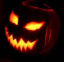 [220px-Jack-o%2527-Lantern_2003-10-31%255B4%255D.jpg]