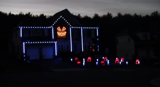 [2012-halloween-light-show%255B2%255D.jpg]
