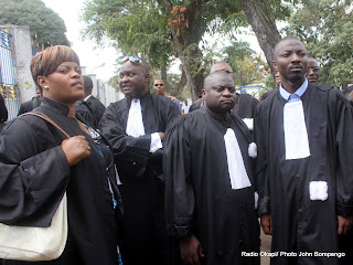  – Des magistrats, lors d’un sit-in devant la primature le 30/08/2011 à Kinshasa. Radio Okapi/ Ph. John Bompengo