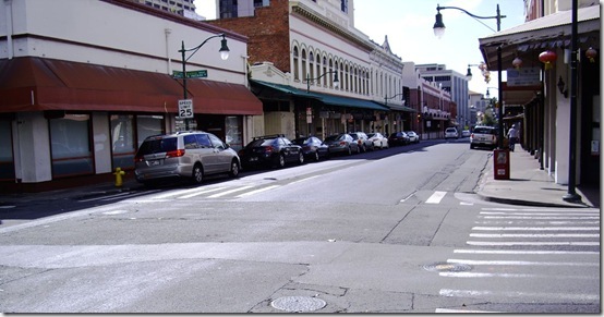 Nuuanu Ave in Chinatown