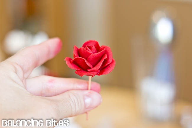 [How%2520to%2520make%2520small%2520gumpaste%2520roses%2520%25288%2529%255B5%255D.jpg]