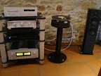 WILSON BENESH platine et enceintes associées à un ampli intégré EDGE G3... un de mes systèmes préféré lors de ce salon.  A écouter de toute urgence ! - www.chantlibre.com