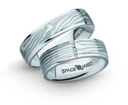 space_wedding_rings_alqlt