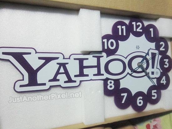 Just Another Pixel's Pasko sa Agosto Giveaway - Win this Yahoo! Wall Clock - JustAnotherPixel.net