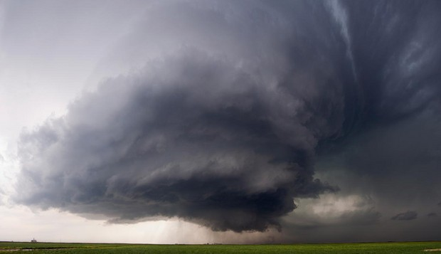 A Vortex 2 rotating supercell severe thunderstorm near Dodge City, Kansas. Photo: Ryan McGinnis