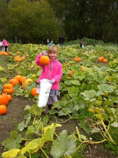 [Sami%2520field%2520trip%2520to%2520pumpkin%2520patch%255B3%255D.jpg]