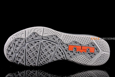nike lebron 10 low gr ohio state 1 05 First Look at Nike Air Max LeBron X Low Ohio State