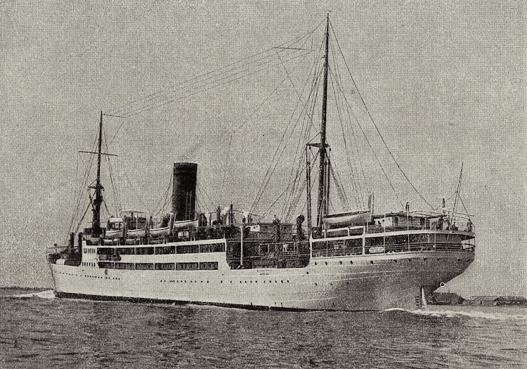 Vista por la aleta de babor del crucero MANUEL ARNUS. Libro de Información para el Pasajero. Compañia Trasatlantica. Año 1928.jpg