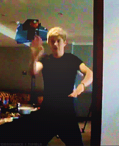 [niallmacarena%255B3%255D.gif]