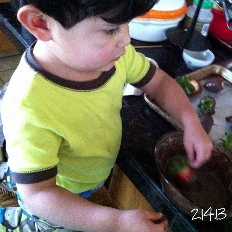 [St.%2520Valentine%2527s%2520chocolate%2520dipped%2520strawberries%2520v1%255B3%255D.jpg]