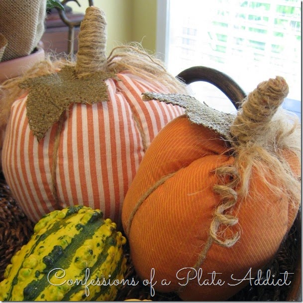 CONFESSIONS OF A PLATE ADDICT Terracotta and Pumpkins Fall Centerpiece CONFESSIONS OF A PLATE ADDICT Terracotta and Pumpkins Fall Centerpiece