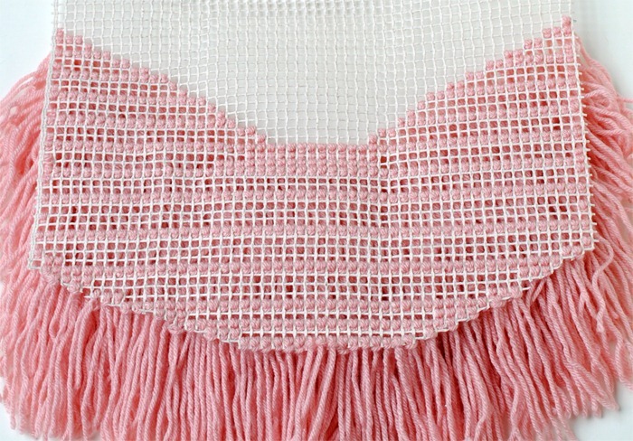 DIY Hand-Knotted Wall Hanging Tutorial | www.thegatheredhome.com #latchhook #wallhanging DIY Hand-Knotted Wall Hanging Tutorial | www.thegatheredhome.com #latchhook #wallhanging