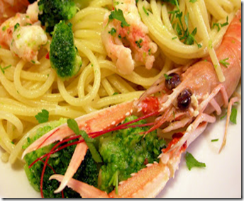 Spaghetti con scampi e broccoli 
