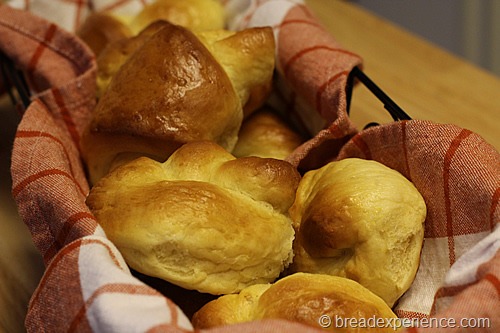 [pumpkin-knot-yeast-rolls_1626%255B11%255D.jpg]