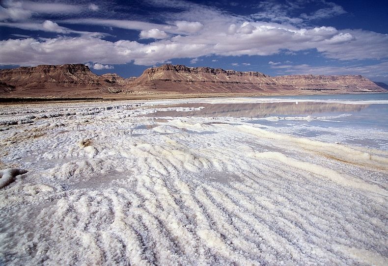 ظهور تشكيلات ملحية غريبة جداً في البحر الميت Dead-sea-salt-crystals-12%25255B2%25255D