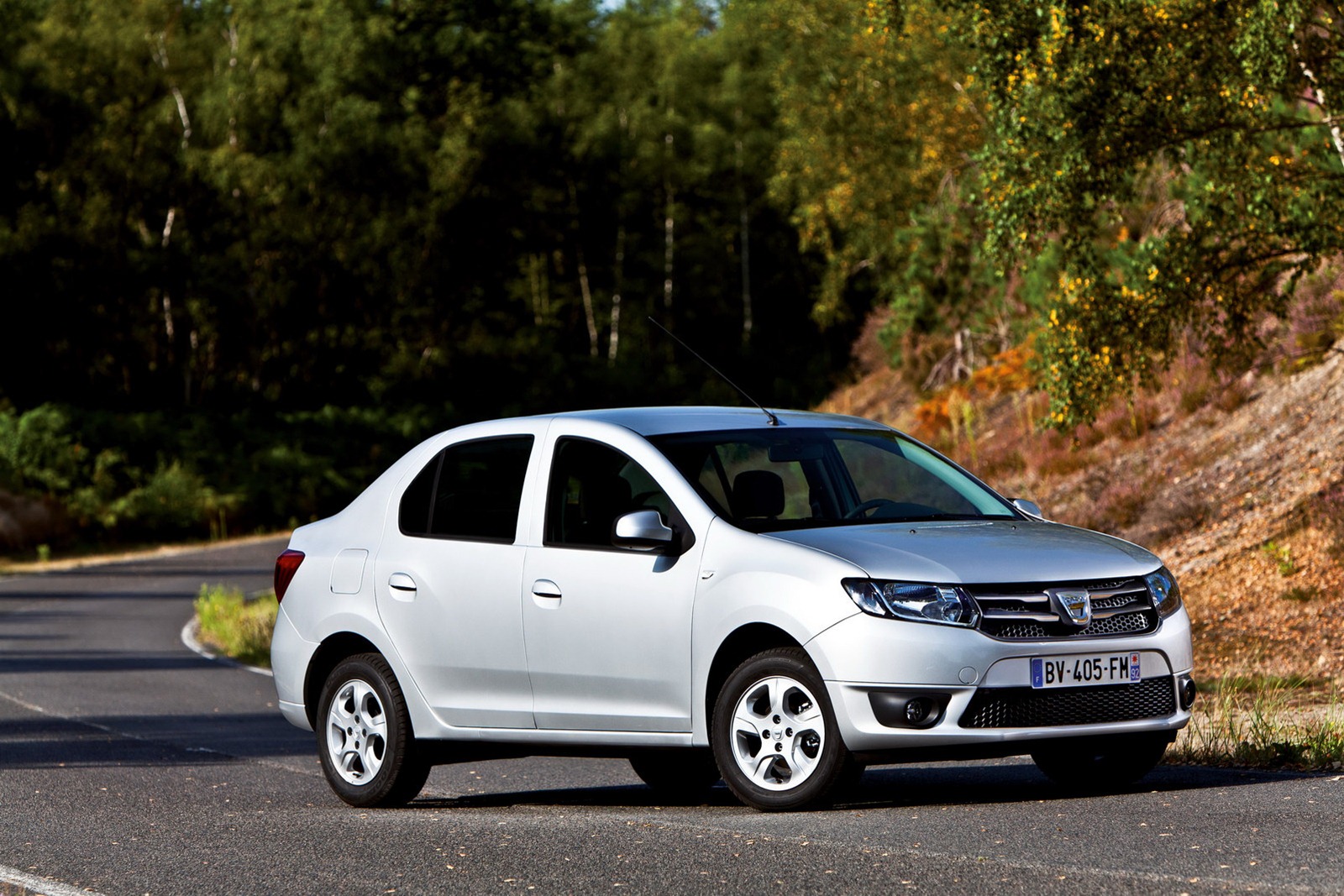 [Dacia-Sandero-Logan-2-04%255B2%255D.jpg]