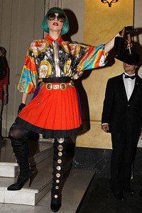 [lady-gaga-versace-1%255B13%255D.jpg]
