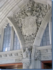 6628 Ottawa - Parliament Buildings Centre Block - sculpted beaver located at Centre Block's main entrance