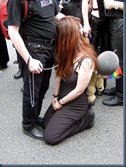 BDSM-Paar_-_Top_and_Bottom_-_Europride_2002 BDSM-Paar_-_Top_and_Bottom_-_Europride_2002
