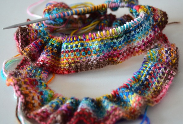 Diagonal gestrickter Schal
