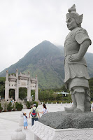 12 Statues