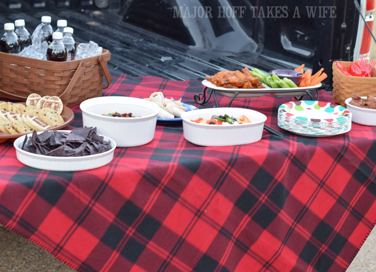 Tailgating Texas Style. Need a quick recipe for your next tailgate? Look no further than already prepared Deli Hot wings by Tyson. Make quick hot wing tortilla roll ups if you are in a hurry, or take the time to make Tex Mex Hot Wing Enchiladas. Great for a last minute dinner too! #GameTimeHero #CollectiveBias #recipe #ad Tailgating Texas Style