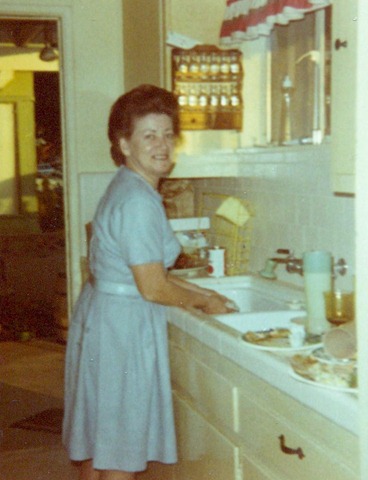 [Mom%2520Evans%2520Thanksgiving%25201969%2520001%255B3%255D.jpg]