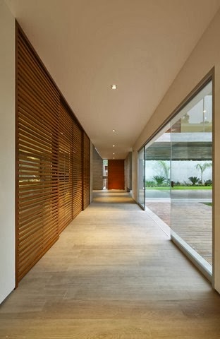 [fachada-casa-moderna-Casa-La-Planicie-II-por-Oscar-Gonzalez-Moix-2%255B6%255D.jpg]