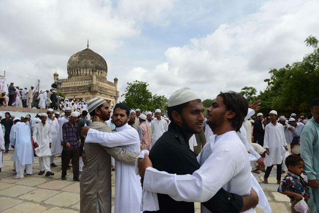 مظاهر عيد الفطر المبارك لعام 2013  فى العالم 