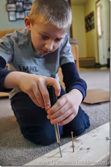 Observing the effects of inclined planes on screws Observing the effects of inclined planes on screws