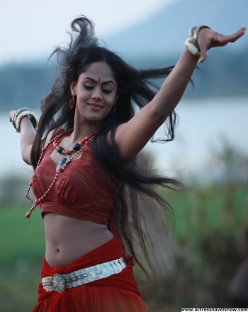 telugu actress karthika cleavage stills
