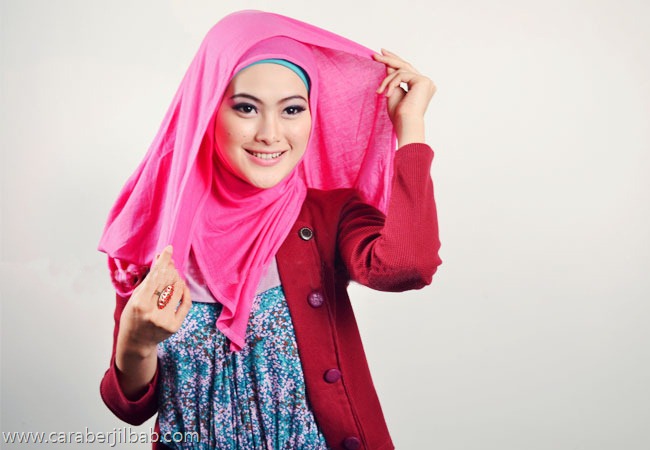 Cara memakai jilbab pahsmina kaos Cara memakai jilbab pahsmina kaos