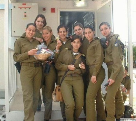 [1315081238_israel_army_girl_57%5B3%5D.jpg]