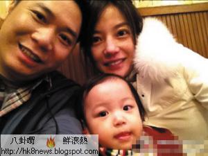 趙薇曬新年全家合影 愛女小四月大眼睛搶鏡(圖)