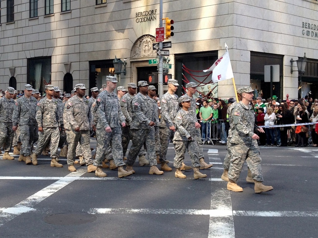 [us-troops-parade-nyc-st-pat%255B4%255D.jpg]