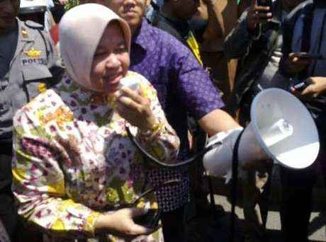 [risma%2520walikota%2520surabaya%255B3%255D.jpg]