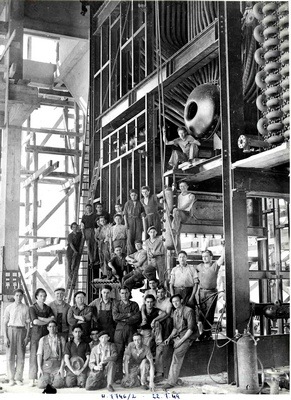 Construction de la centrale thermique de lusine de Sochaux en 1949 Construction de la centrale thermique de lusine de Sochaux en 1949