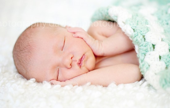 Love these newborn photos by Davison Photography!