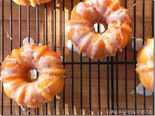 orange-yogurt-mini-bundt-cakes-1 orange-yogurt-mini-bundt-cakes-1