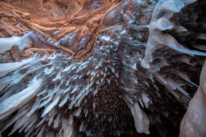 lake-superior-ice-cave-2