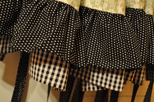[RUFFLED%2520APPRONS%255B4%255D.jpg]