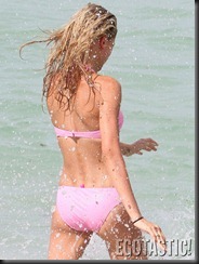 hailey-baldwin-in-a-pink-bikini-in-miami-05-675x900