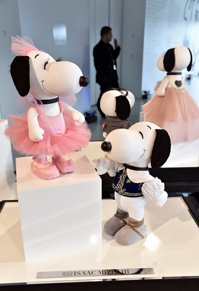 [Peanuts%2520X%2520Metlife%2520-%2520Snoopy%2520and%2520Belle%2520in%2520Fashion%2520Exhibition%2520Presentation%2520%2528Source%2520-%2520Slaven%2520Vlasic%2520-%2520Getty%2520Images%2520North%2520America%2529%252029%255B7%255D.jpg]