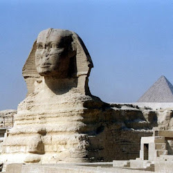 35 - Esfinge de Gizeh tras la Piramide de Kefren