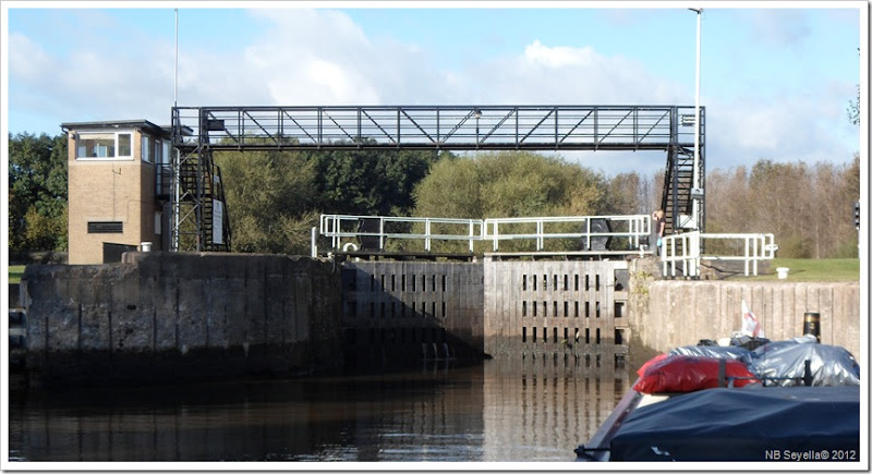 SAM_3647 Castleford lock