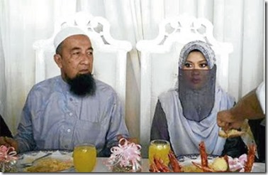 Peminat Pertikai Majlis Perkahwinan Ustaz Azhar Idrus Terlalu Mewah