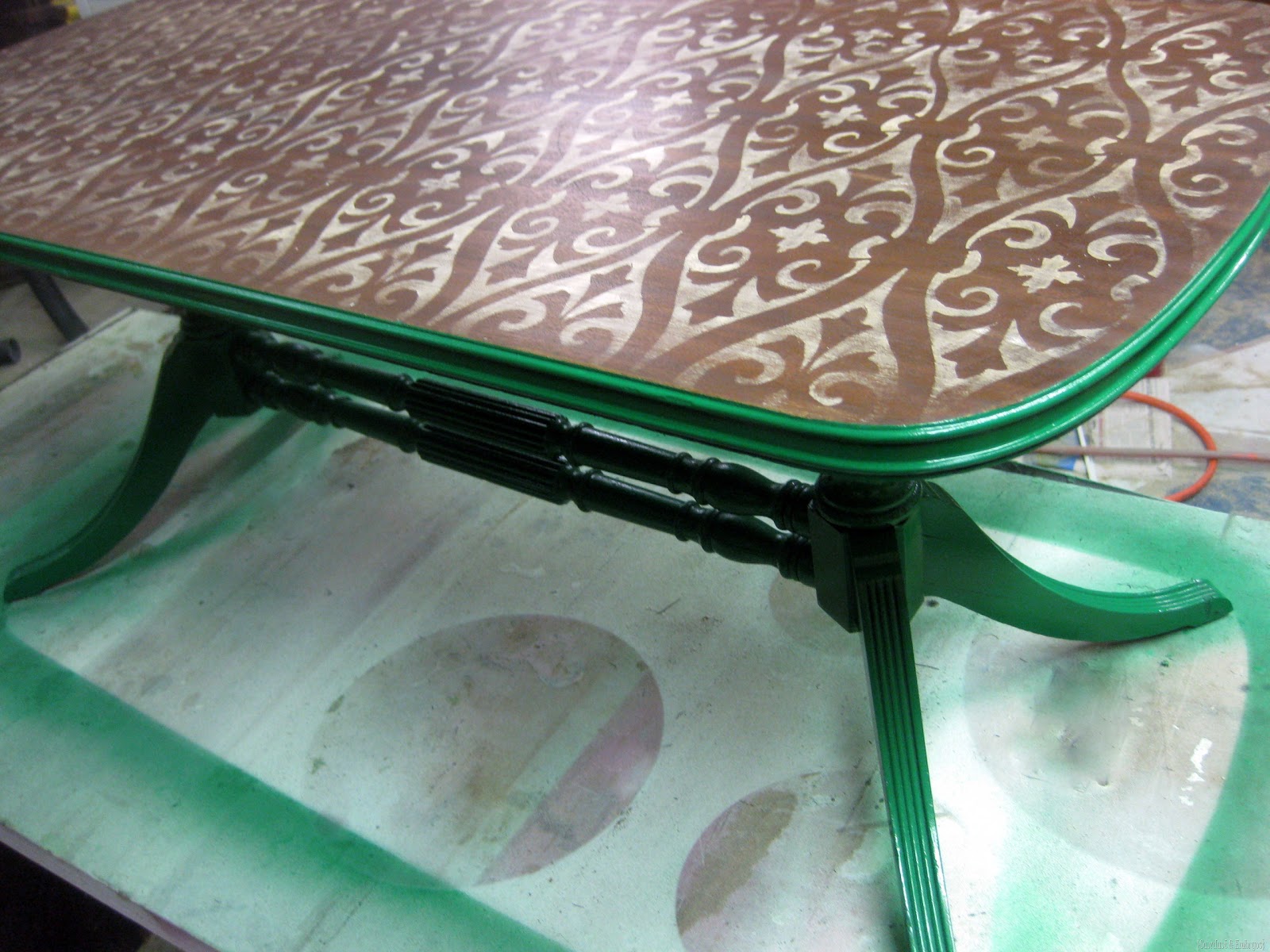 [Stenciled%2520%2526%2520Stained%2520Coffee%2520Table%2520by%2520SAWDUST%2520%2526%2520EMBRYOS%255B3%255D.jpg]