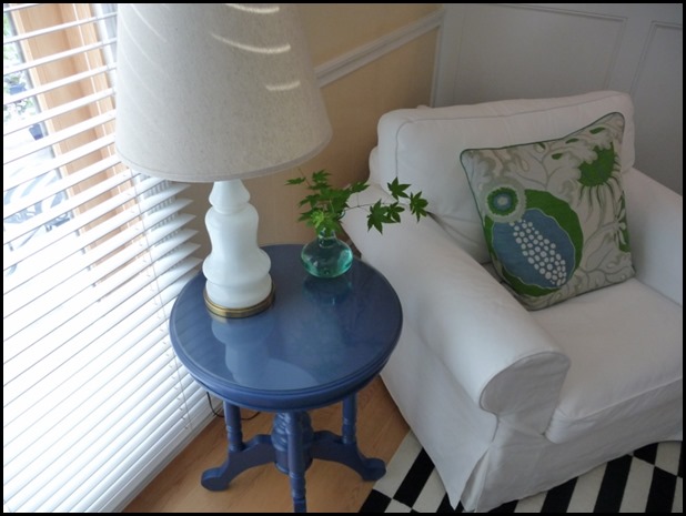 Blue end table 017 (800x600)