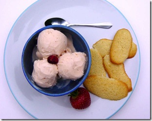 Strawberry and White Chocolate Frozen Yogurt 1 Strawberry and White Chocolate Frozen Yogurt 1