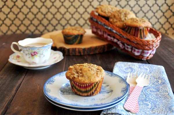 Banana Muffins with Crunchy Oat Topping   http://uTry.it